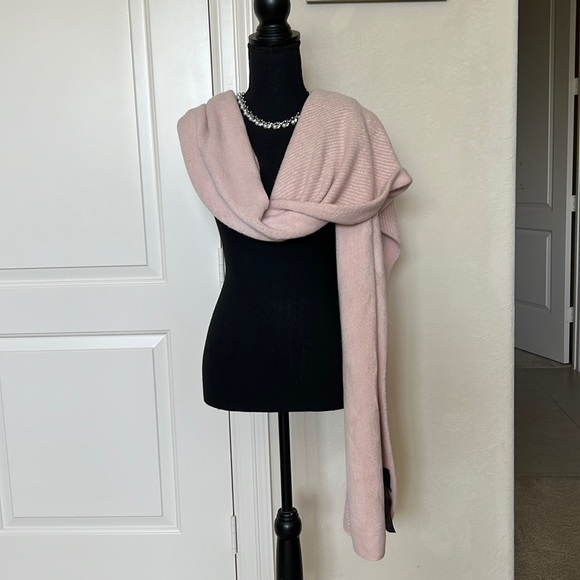 Zara Accessories - Zara acrylic long wrap